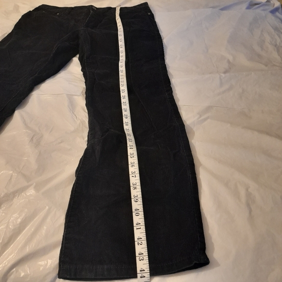 ● Old Navy | Higher High-Waisted Corduroy Flare Pants for Women - Picture 7 of 16